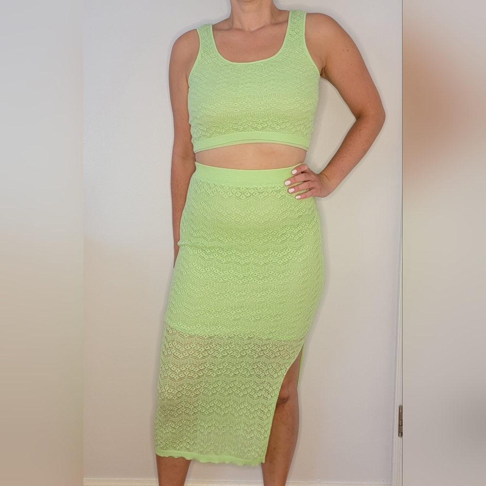 NWT House of Harlow 1960 Green Embroidered 2 Piece Set Crop Top & Skirt Size XS